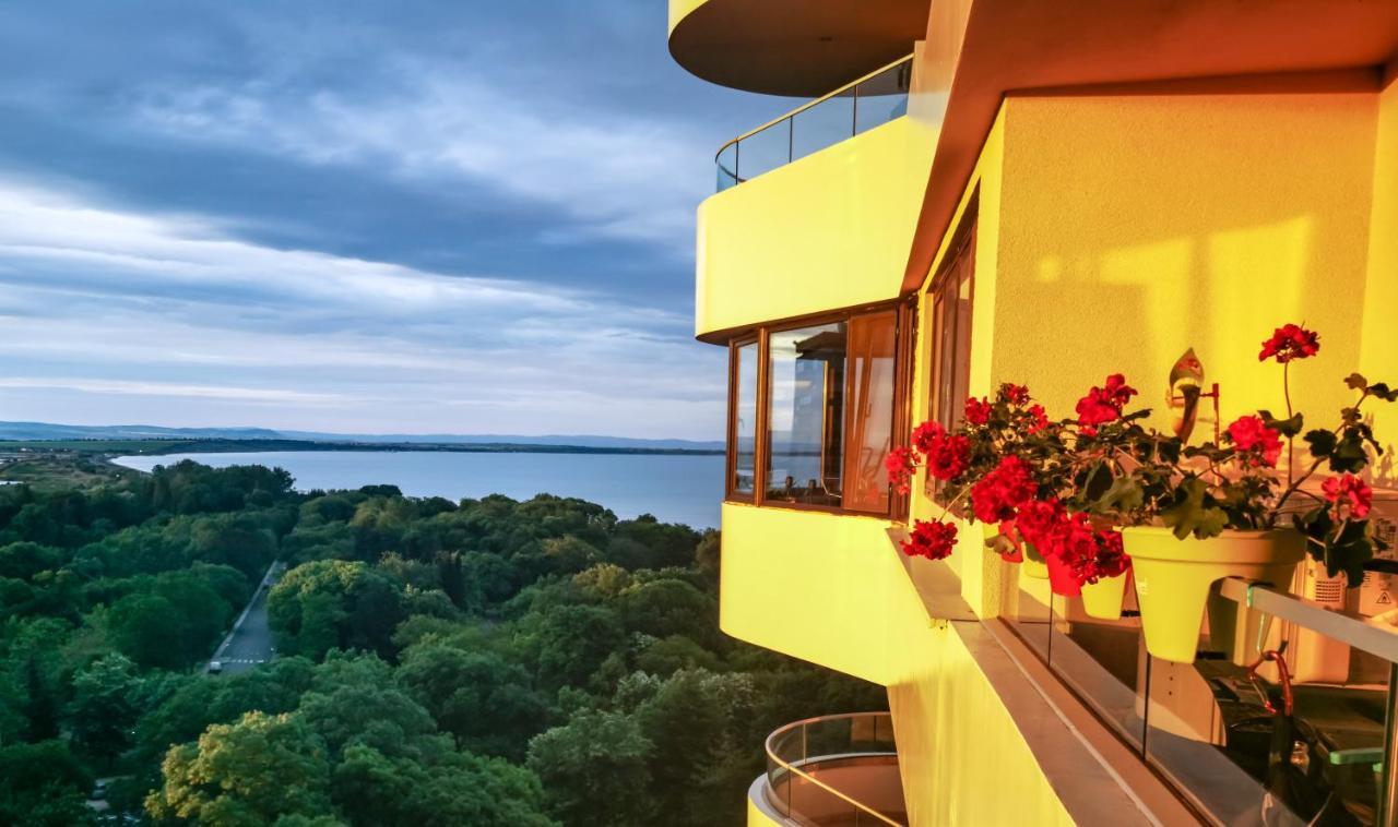 Luxury Apartments Alix Burgas Stad Buitenkant foto